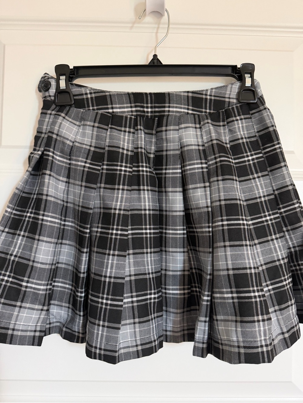 Forever 21 Black and Gray Plaid Pleated Skirt